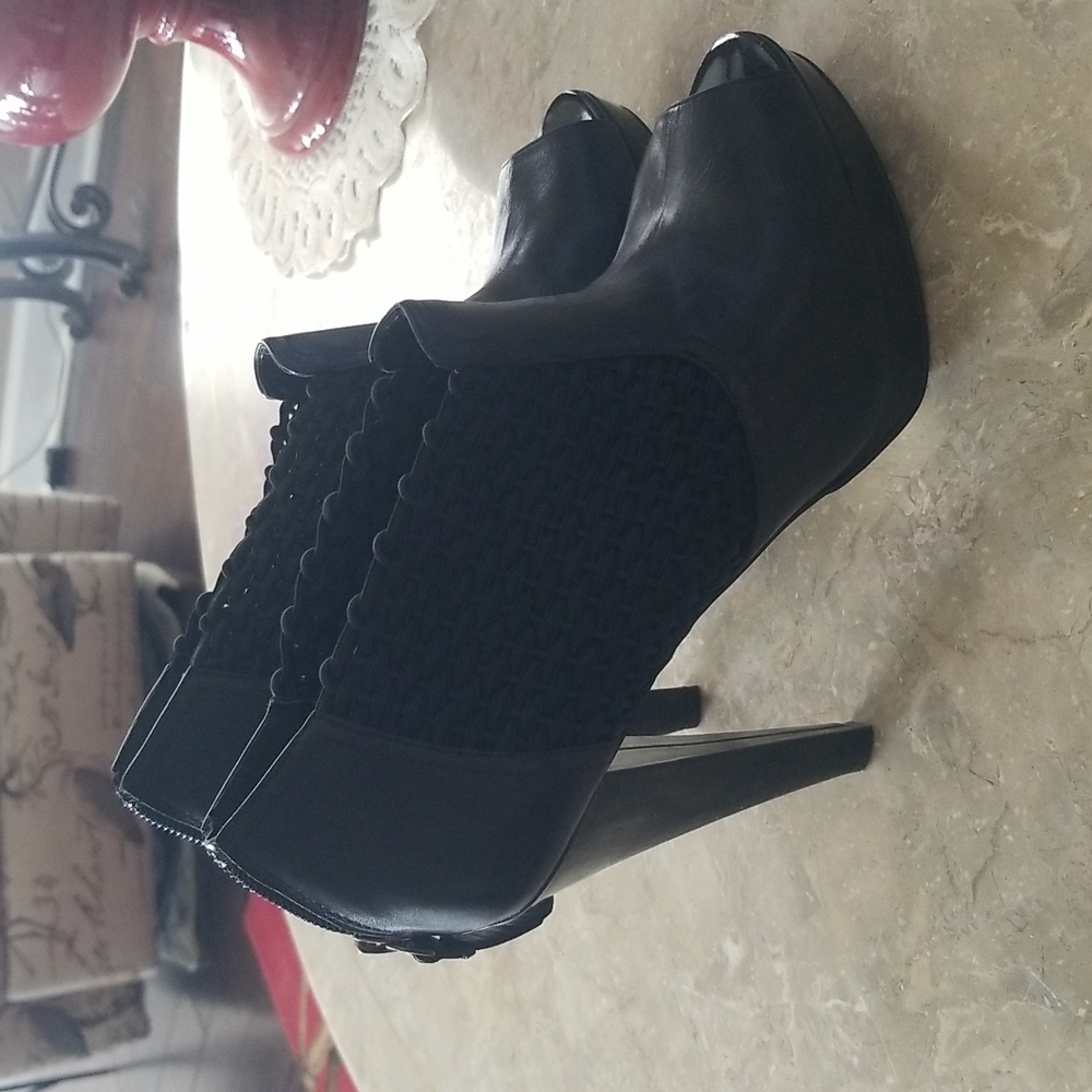 Calvin Klein Black Ladies Heels, Size 10